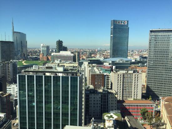 ピレッリ タワー